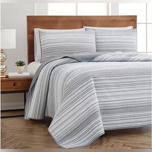 NWT!  Retro Chic Quilt Set Queen 3 Piece Olema